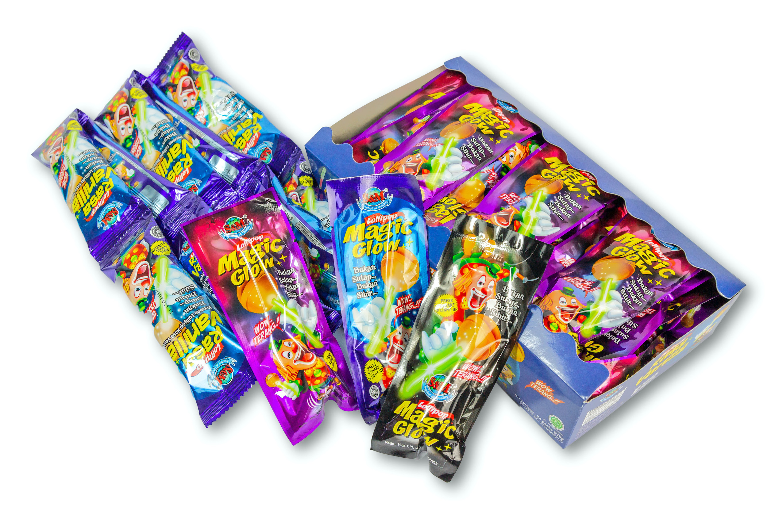 Deposit lollipops with vivid colours that come in two variants—S&M Vanilla Lollipop (Glowing Stick) and Magic Glow Lollipop (Glowing & Whistle Stick). Candy infused with a rich milk flavour profile and a lovely hint of vanilla to suit all palates. Irresistibly tempting, it is an eye-catching addition to your jar of sweets and is a perfect companion for fun-filled occasions such as birthday parties, gatherings, concerts, special traditions (Valentines, Halloween), festive seasons (Christmas and New Year), and many more.   It is made by special moulds through the deposit process to create a uniformed sized and shaped candy with a smooth surface finish that fits perfectly in the mouth. The soft fluorescence glow emitted by this playful, crowd-pleaser treat will brighten up your special moments and bring out a lot of fun! Ever since its breakthrough in the Indonesian market, it has been an instant hit with the kids and teens—and many fun-loving adults too!  The glowing stick is made from high quality, non-toxic material, making it completely safe for children. Because of its sturdiness, it is bendable without breaking, thus preventing the chemical substance from leaking out.  Magic Glow/S&M Vanilla Lollipop is manufactured by PT. Internusa Food, a modern and innovative confectionery and candy manufacturer in Indonesia with longstanding tradition of excellence. Competitively-priced to cater the middle-low market segments, PT. Internusa Food has produced well-known brands loved by the Indonesian customers and overseas markets over the years. The Company’s products have been exported to many countries in Southeast Asia, Asia Pacific, U.S.A, the Middle East and Africa. Its high-quality products follows the ISO 22000:2005 Food Safety Management System and the Indonesian Food and Drug Monitoring Agency (BPOM). All products are also Halal-certified by Indonesian Ulama Council (MUI). Magic Glow/S&M Vanilla Lollipop is available for bulk purchasing with B2B wholesale price.   Package content:  - S&M Vanilla Lollipop (Glowing Stick): 20bags @20pcs @8g  - Magic Glow Lollipop (Glowing & Whistle Stick): 12boxes @24pcs @12g